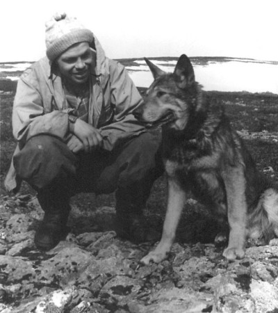 Dyatlov Pass: Askinadzi with one of the rescue dogs