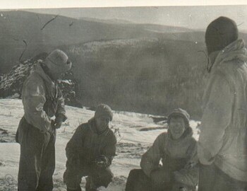 Grebennik group on the search along the Ural ridge. The second from the right is Shlyapin. Photo taken Feb 25-26. Later, the group left the ridge towards Vizhay along the Big (Northern) Toshemka river valley. Shlyapin archive.