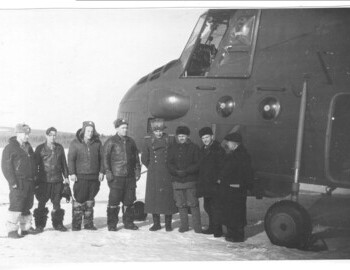 M. Novikov (flight navigator)-N. Nemyko (flight technician)-V. Ovchinnikov (pilot navigator)-Potyazhenko (aircraft commander)-Ortyukov-Korolyov-Nevolin-?. Helicopter Mi-4 (142nd Separate Air Medical Squadron, board №14).