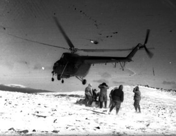 Disembarkation of Sogrin search group (helicopter №14 of the 142nd Separate Air Medical Squadron, commander Potyazhenko)