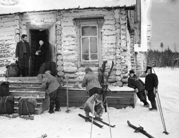 District 41. Jan 27. Dyatlov, Yudin, and Slobodin. Standing on the porch: Ognev and Evgeniy Venediktov with the book.