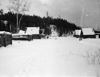 2nd Northern. Jan 28. Panorama of the village. The figure of a man is visible in the center of the house, presumably Yudin.