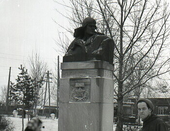 Jan 24 - Serov. Monument to the Hero of the Soviet Union Serov at the entrance of the Metallurgical Plant. Kolevatov in the photo. Jan 24.
