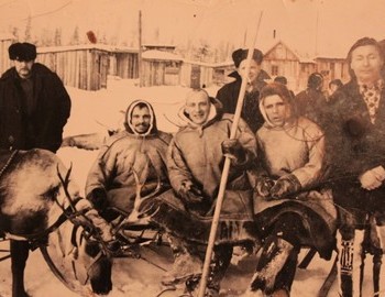 Nikolay Vasilievich Anyamov, Nikolay Nikolaevich Pelikov and settlers in malitsas (traditional fur parka), Ushma