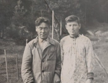 Suevat-paul. Nikolay Stepanovich Kurikov (left)