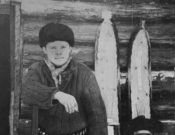 1983 Stepan Petrovich Dunaev with cone skis, yurt Sobyanino
