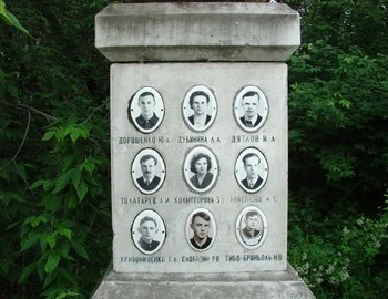 Dyatlov group monument erected in 1962 in Mihaylovskoe cemetery, Sverdlovsk
