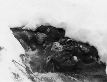 Kolevatov body (upper left) next to Zolotaryov's, and Tibo's body 30 cm downstream - photo archive Tolya Mohov